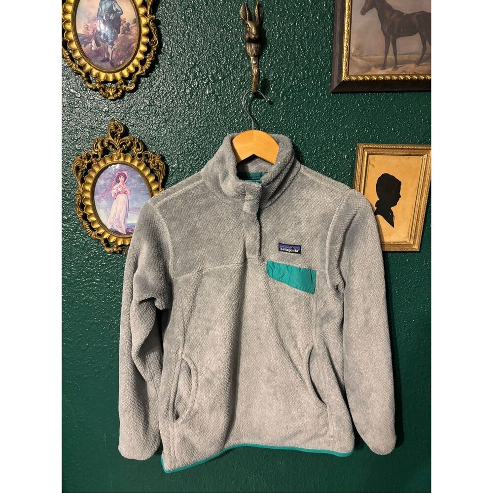 Patagonia Gray Fleece Pullover with Teal Pocket Accent